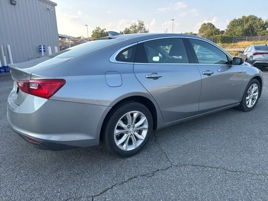 2024 Chevrolet Malibu 1LT photo 1