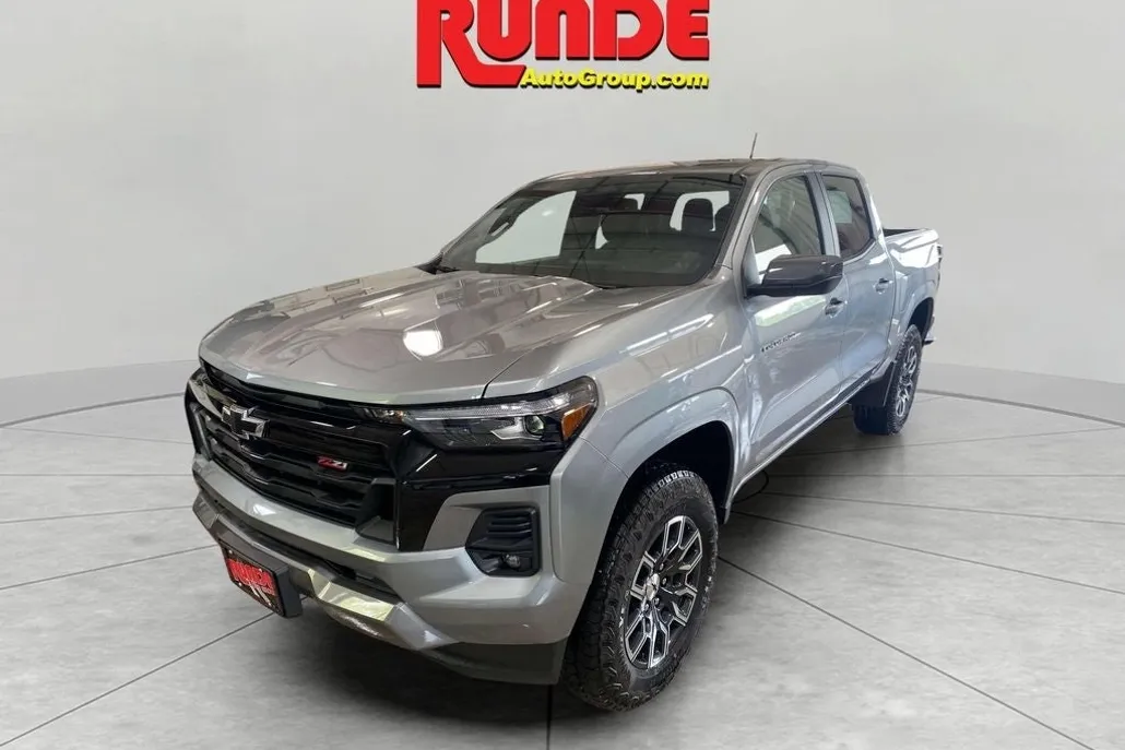 2025 Chevrolet Colorado Z71 photo 1
