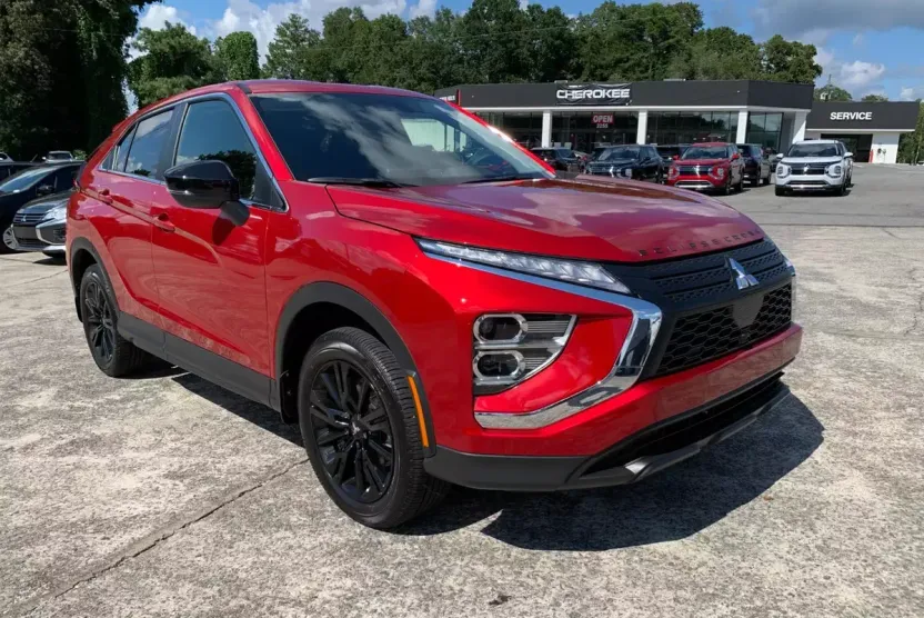 2025 Mitsubishi Eclipse Cross LE photo 1