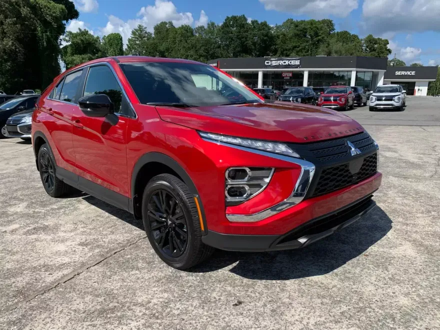 2025 Mitsubishi Eclipse Cross LE photo 1