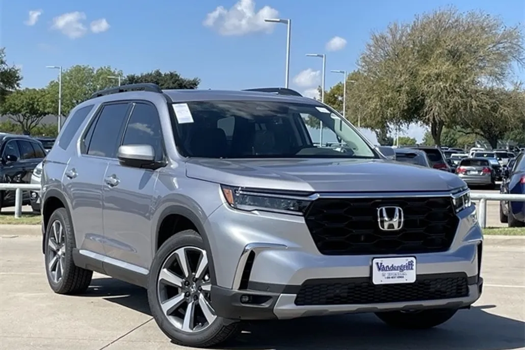 2025 Honda Pilot Touring photo 1