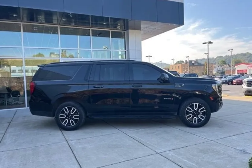 2021 Gmc Yukon XL AT4 photo 1