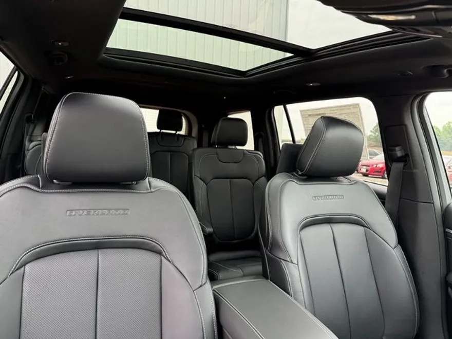2025 Jeep Grand Cherokee Overland photo 24