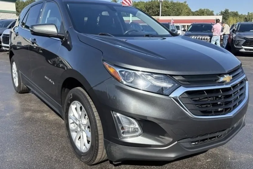2018 Chevrolet Equinox LT photo 1