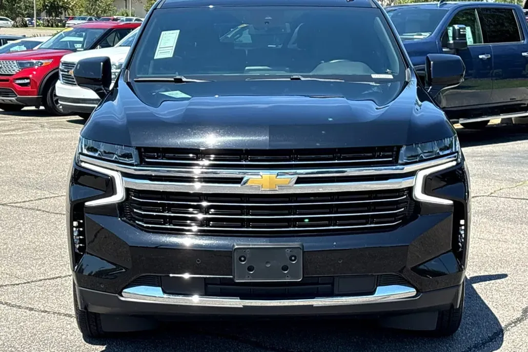 2023 Chevrolet Tahoe LT photo 1
