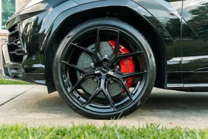 2020 Lamborghini Urus photo 1