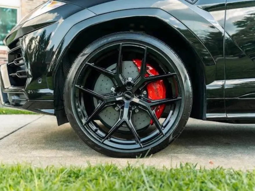 2020 Lamborghini Urus photo 1