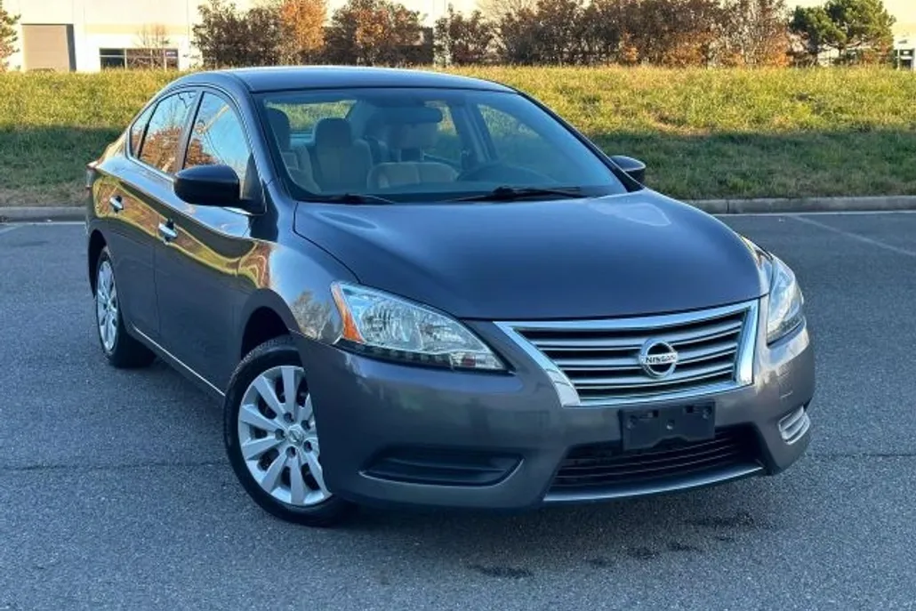 2013 Nissan Sentra SV photo 1
