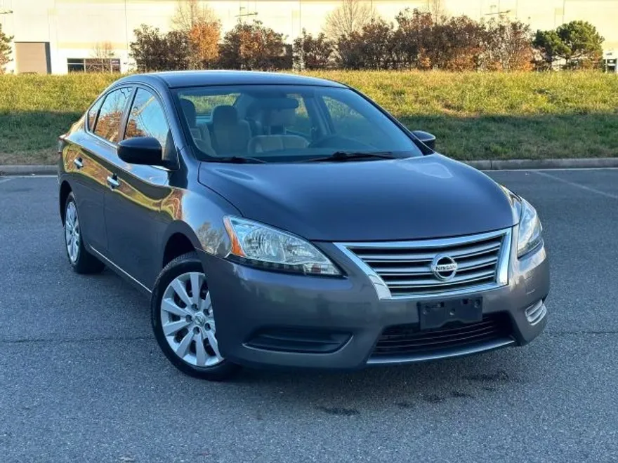 2013 Nissan Sentra SV photo 1
