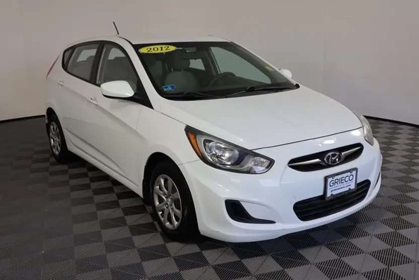 2012 Hyundai Accent GS photo 1