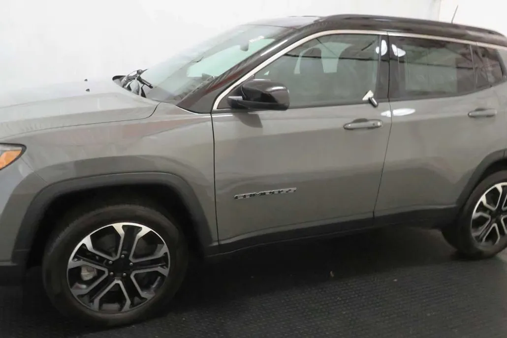 2023 Jeep Compass Limited photo 1