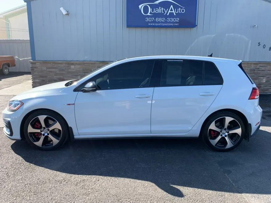 2020 Volkswagen Golf GTI SE photo 1