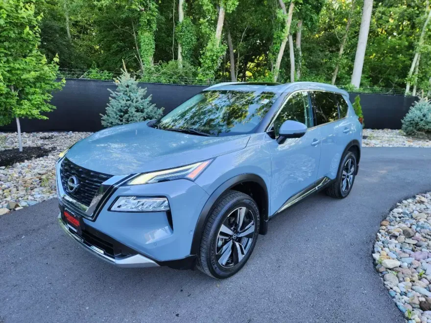 2023 Nissan Rogue Platinum photo 1