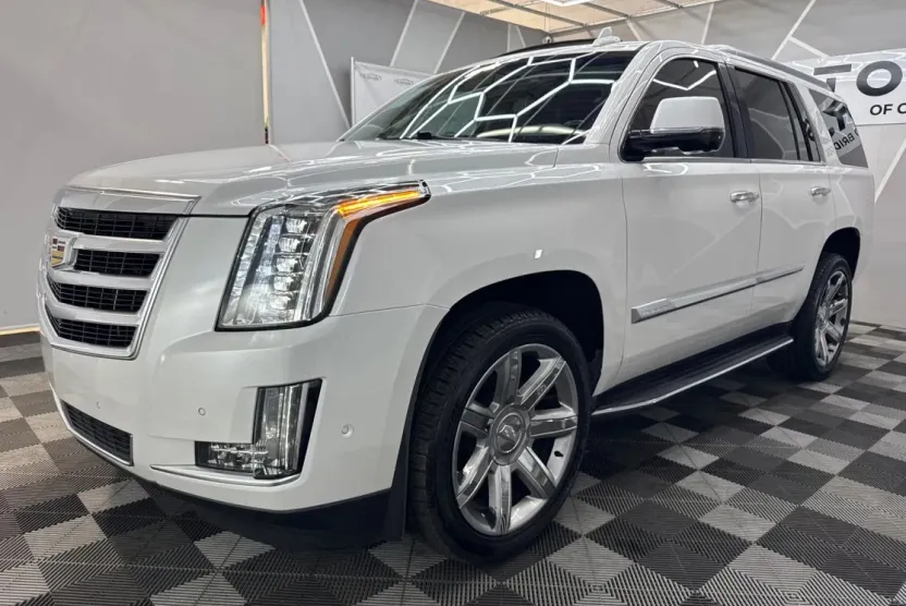 2019 Cadillac Escalade Luxury Sport photo 1