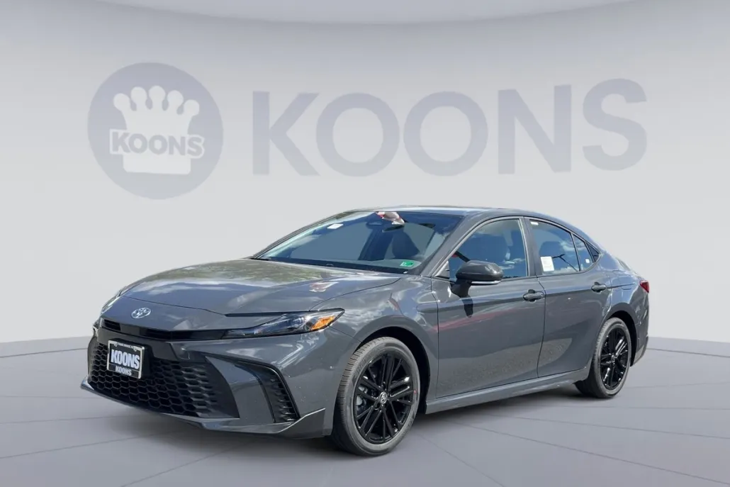 2025 Toyota Camry SE photo 1