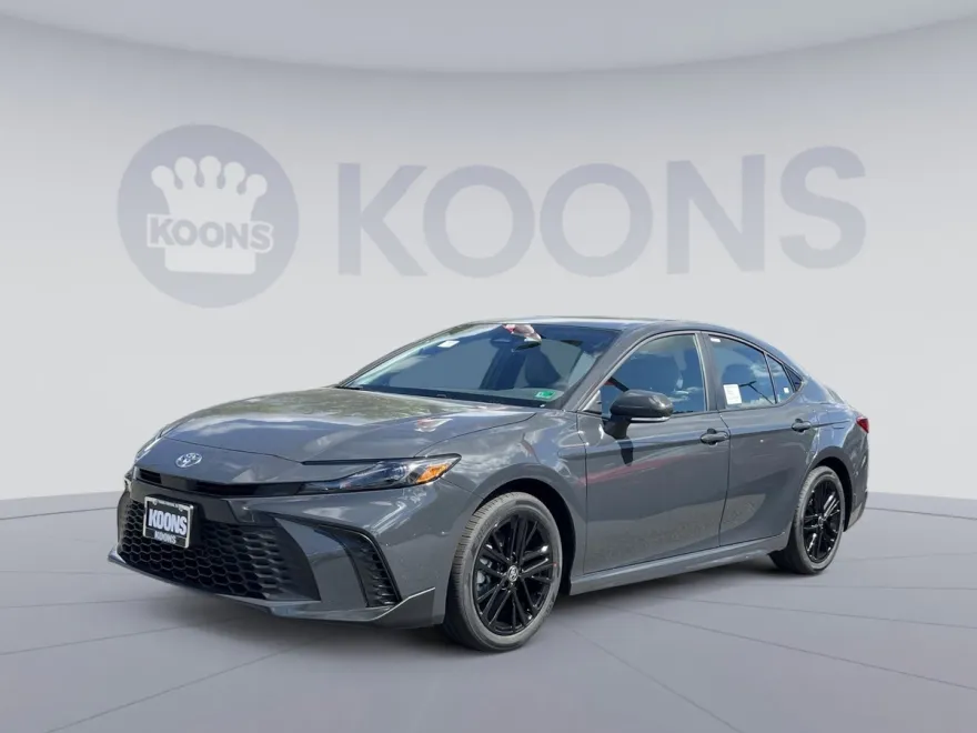 2025 Toyota Camry SE photo 1