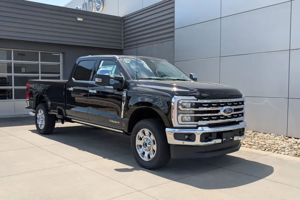 2025 Ford F-350 Lariat photo 1