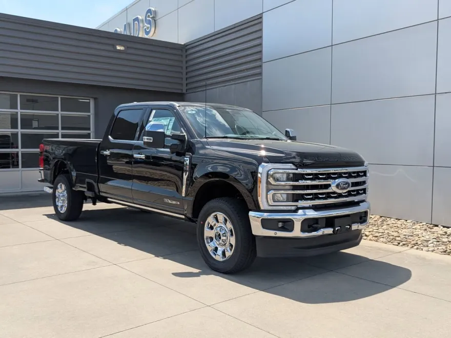 2025 Ford F-350 Lariat photo 1