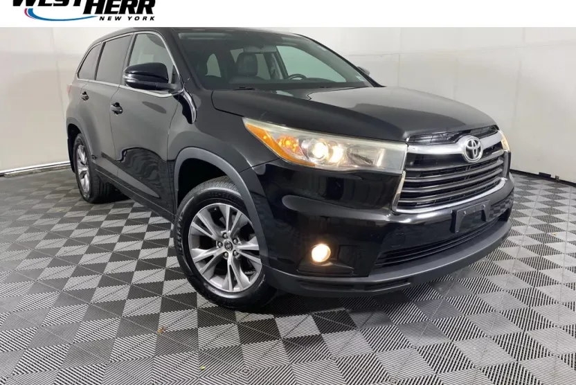2016 Toyota Highlander LE Plus photo 1