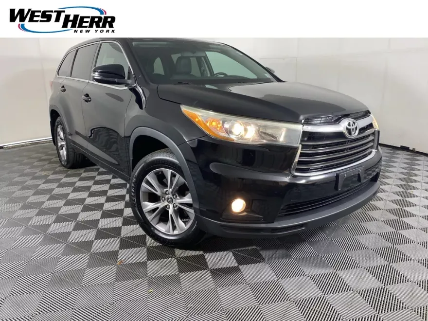 2016 Toyota Highlander LE Plus photo 1