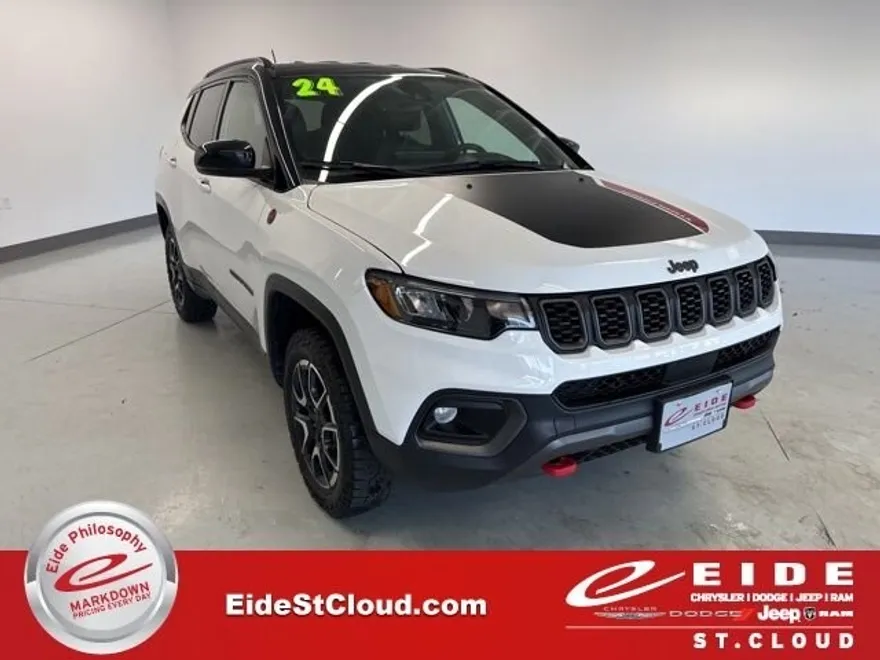 2024 Jeep Compass Trailhawk photo 1
