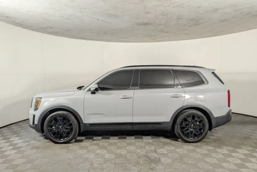2022 Kia Telluride SX photo 1