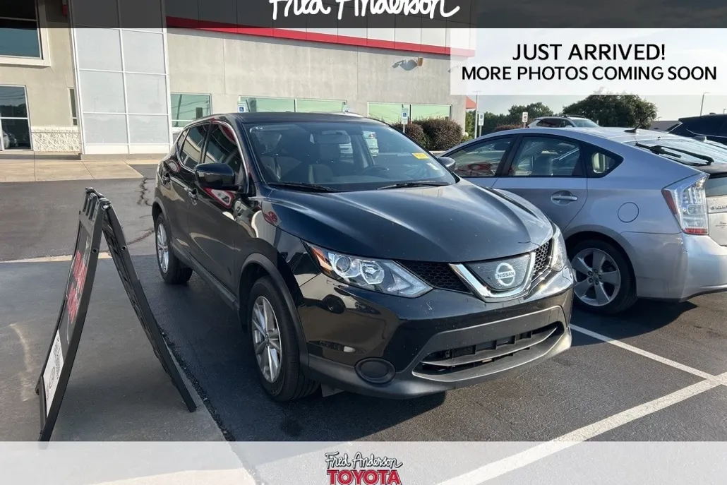 2019 Nissan Rogue Sport S photo 1