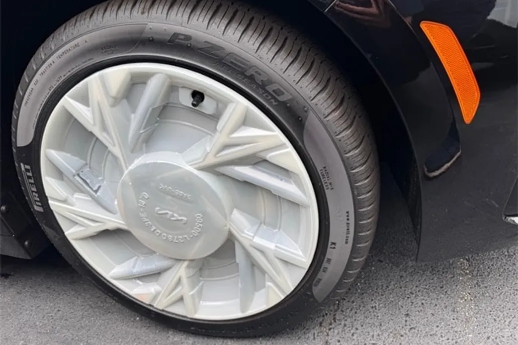2026 Kia K5 GT-Line photo 1