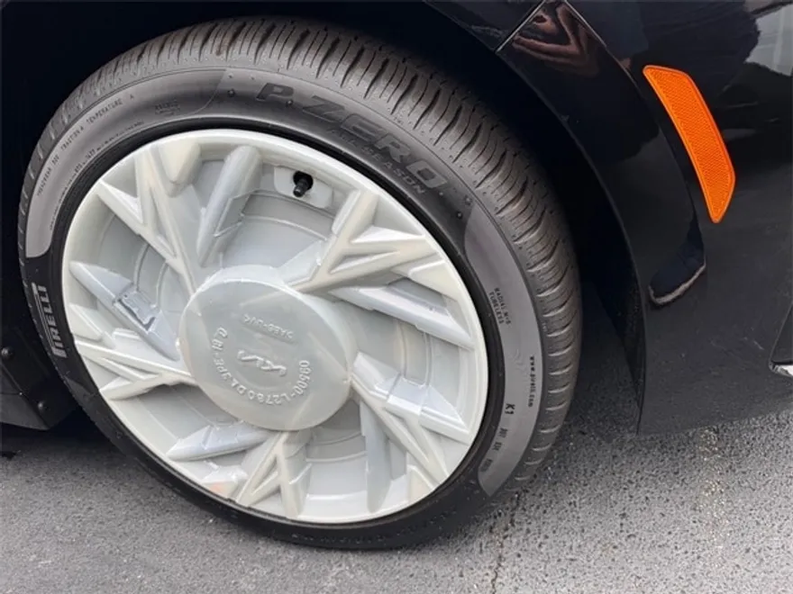 2026 Kia K5 GT-Line photo 1