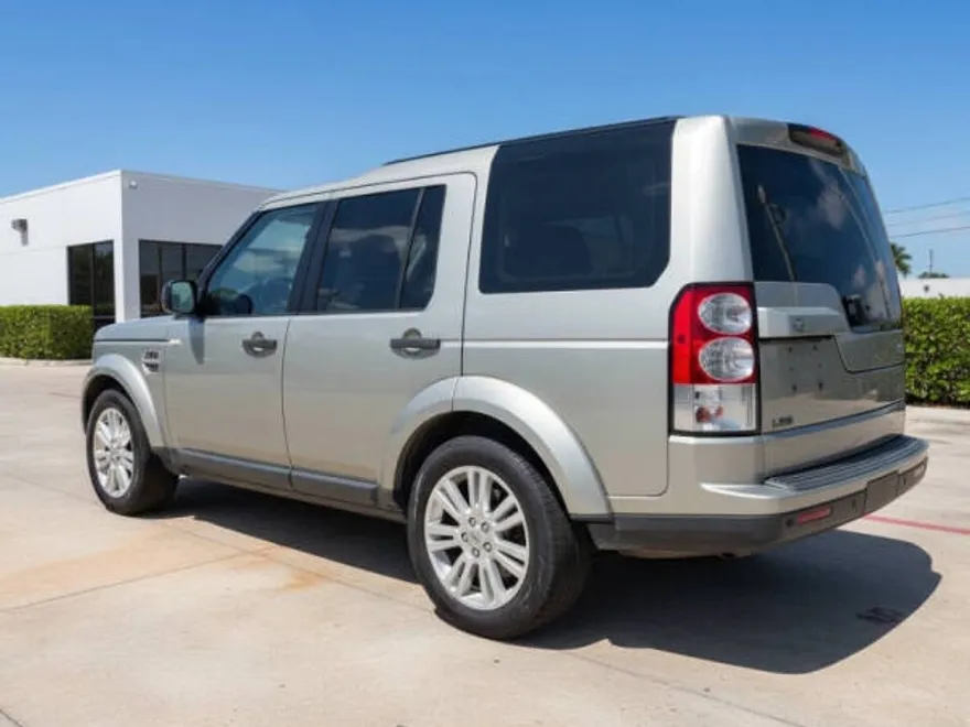 2010 Land Rover LR4 photo 1