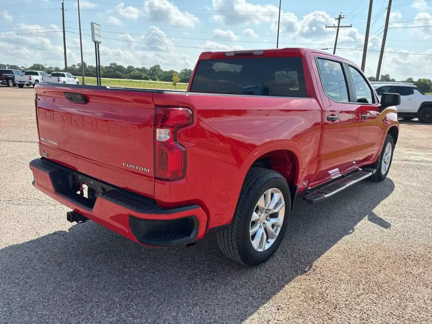 2022 Chevrolet Silverado 1500 Custom photo 1