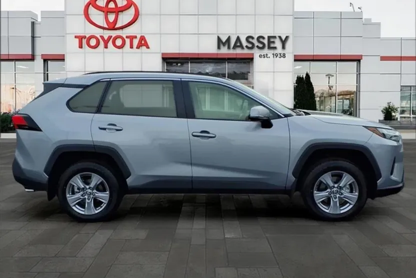2025 Toyota RAV4 XLE photo 1