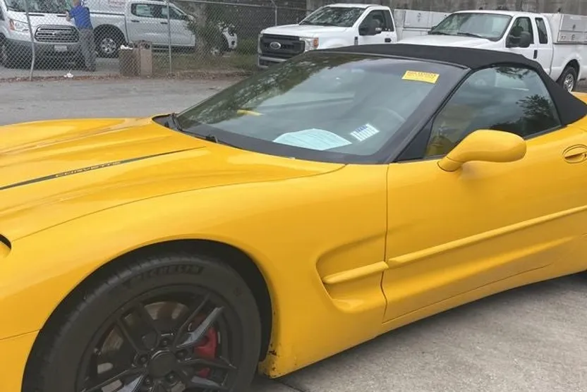 2004 Chevrolet Corvette Base photo 1
