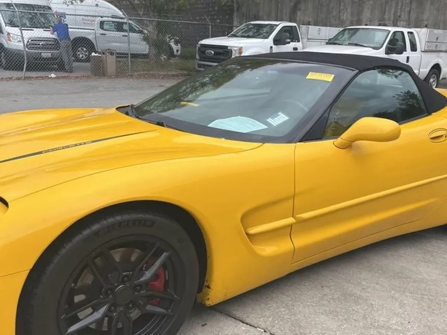 2004 Chevrolet Corvette Base photo 1
