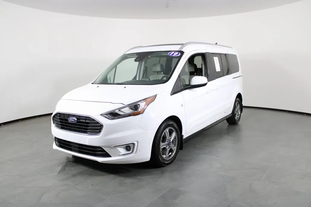 2019 Ford Transit Titanium photo 1