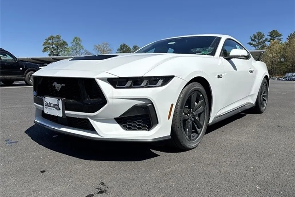 2025 Ford Mustang GT photo 1