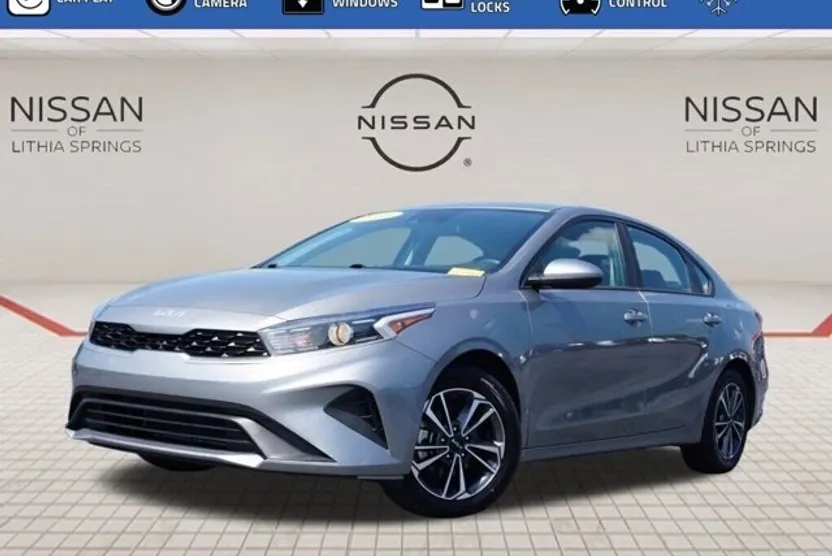 2023 Kia Forte LXS photo 1