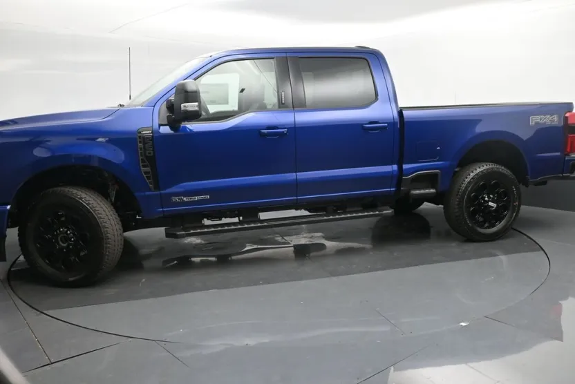 2026 Ford F-350 Lariat photo 1