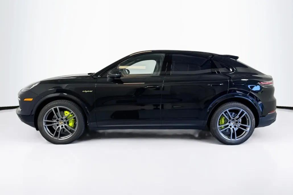 2023 Porsche Cayenne E-Hybrid photo 1