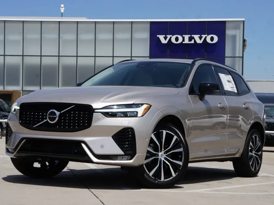 2025 Volvo XC60 B5 Plus photo 1