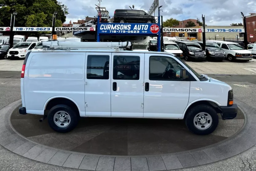2011 Chevrolet Express Cargo Van 2500 photo 1
