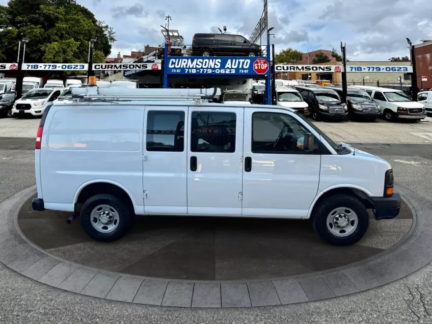 2011 Chevrolet Express Cargo Van 2500 photo 1