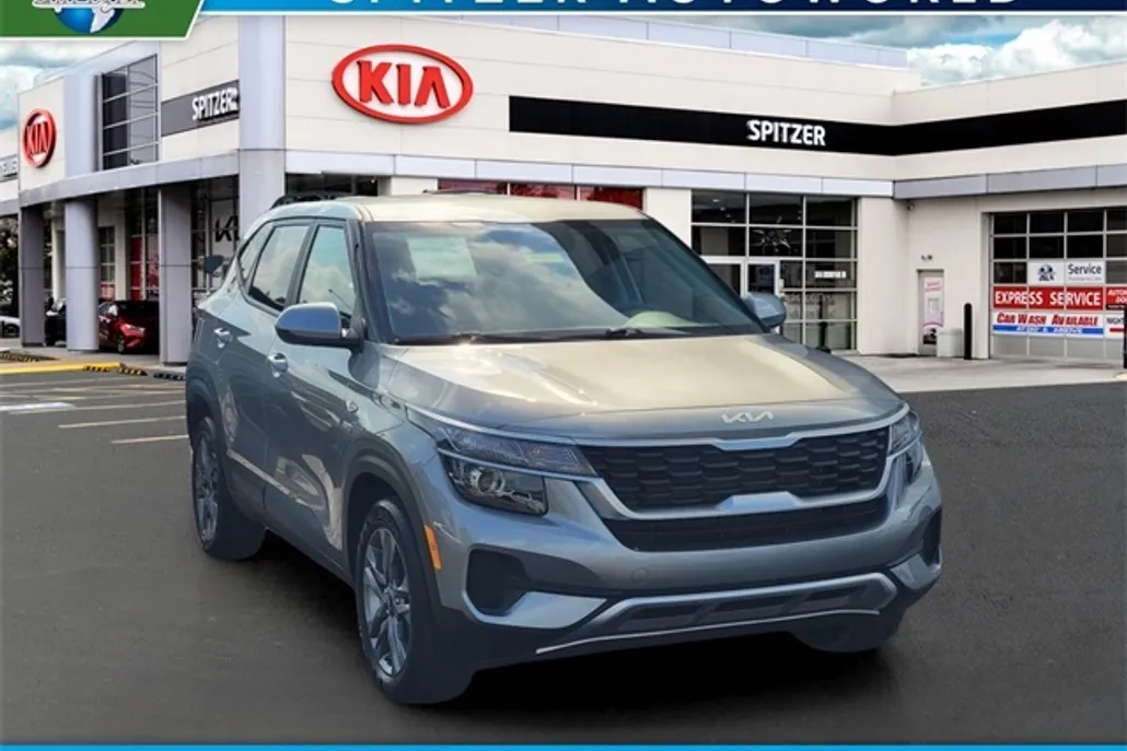 2023 Kia Seltos LX photo 1