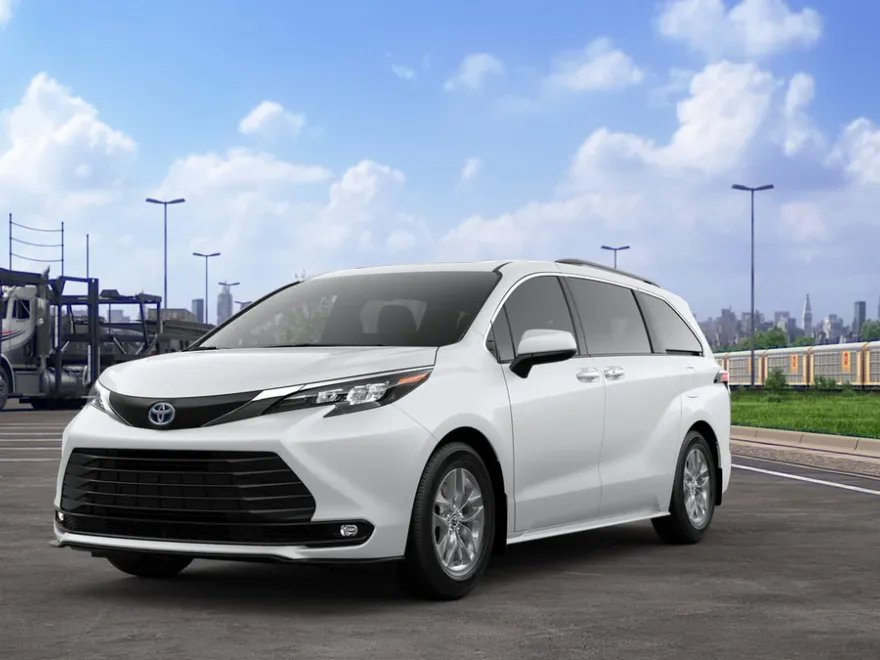2025 Toyota Sienna XLE photo 1