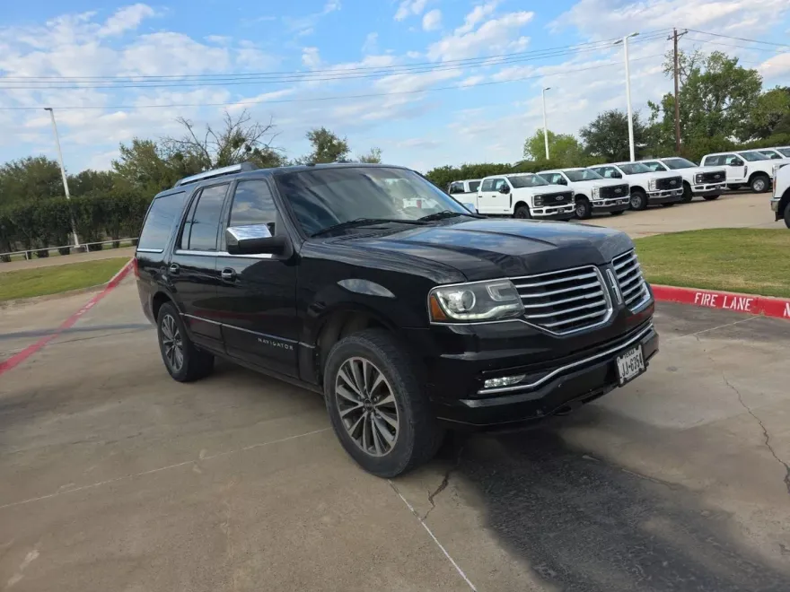 2016 Lincoln Navigator Select photo 1