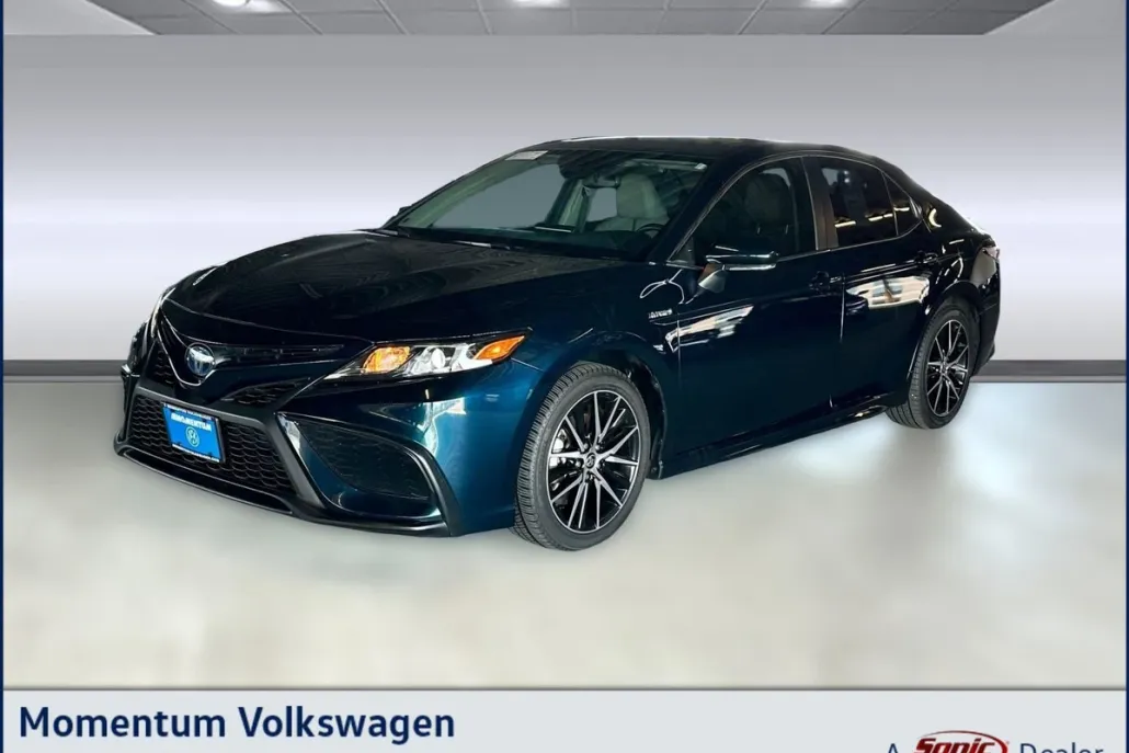 2021 Toyota Camry Hybrid SE photo 1