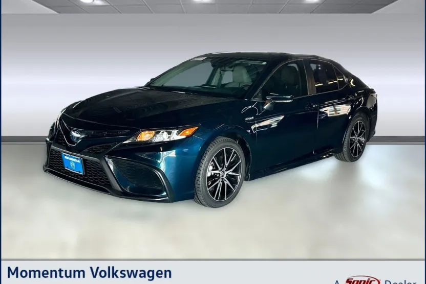 2021 Toyota Camry Hybrid SE photo 1
