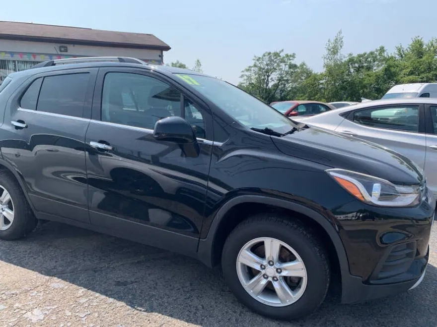 2017 Chevrolet Trax LT photo 1