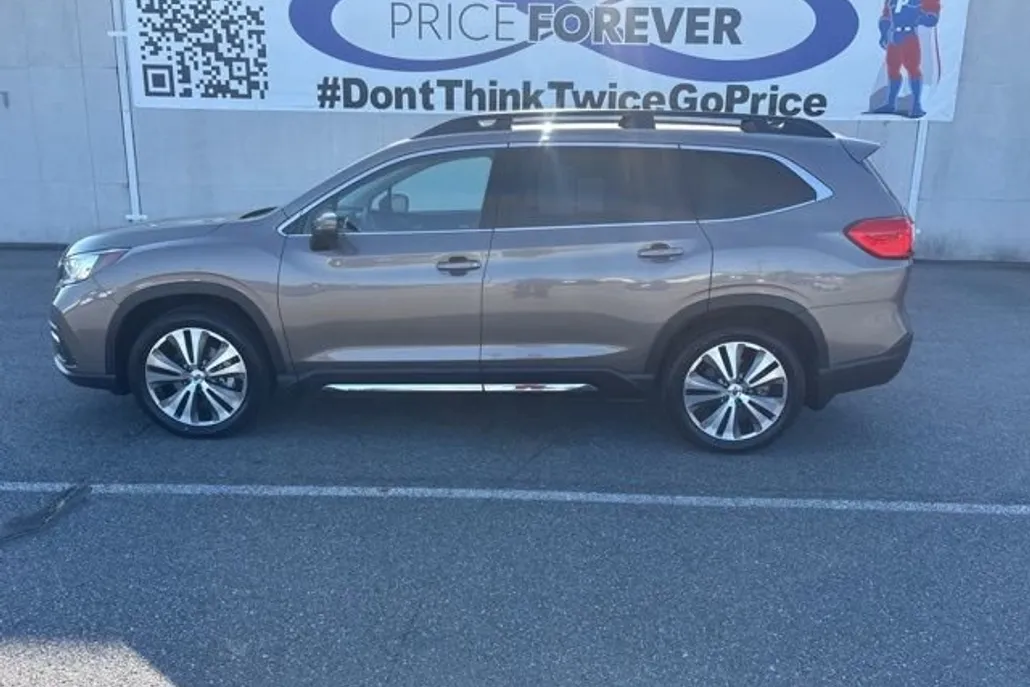 2022 Subaru Ascent Limited photo 1