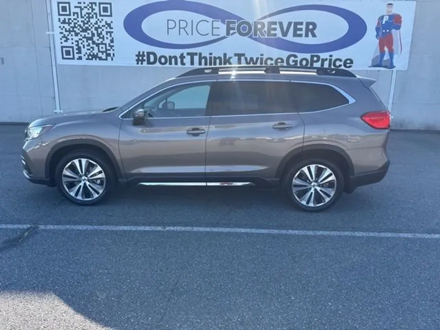 2022 Subaru Ascent Limited photo 1
